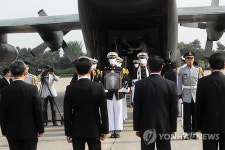 6ㆍ25전사자 유해 12구 62년만에 고국의 품으로