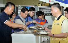현대차 무료급식 노인돕고 재래시장도 살리고