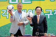 광주에 히딩크 드림필드 축구장 6호 개장