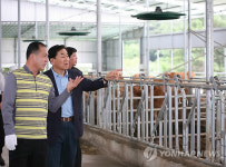 이재오 의원 언양 축산농가 방문