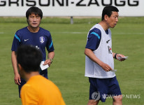 훈련 계획표 손에 든 최감독, 신코치