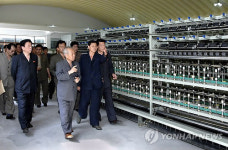 北 최영림 총리, 함흥청년화학연합기업소 방문