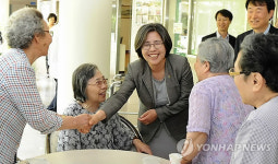 수원 보훈원 위문한 김영란 위원장