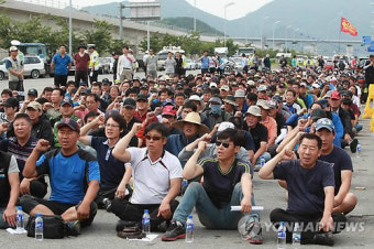 부산신항서 화물연대 파업출정식