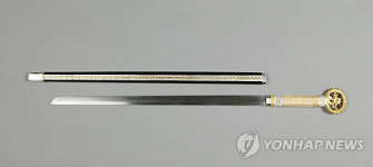 전통방식으로 복원된 환두대도