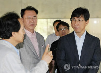 이응노 생가기념관 찾은 안희정 충남지사