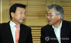 경제민주화포럼 참석한 문재인, 손학규 상임고문