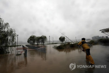 한강물 둔치까지 넘실넘실