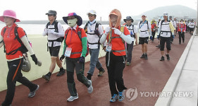 제주 해안 따라 걸어요