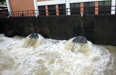 긴급 가동 중인 부여 마정배수장