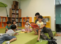 공군 부대에 도서관 생겼어요