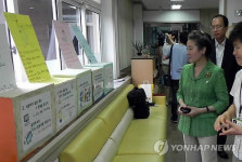 유영숙 장관, 환경 모범 원주 북원여중 방문
