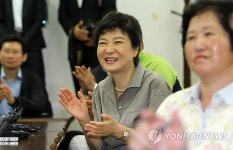 박수치는 박근혜