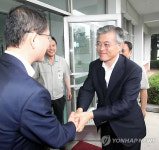 전주 공장 찾은 문재인 고문