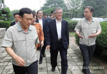 전주 공장 찾은 문재인 고문