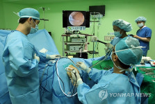 서울나은병원, 줄기세포 무릎관절 공개수술