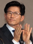 박수치는 김문수 경기지사