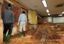 아수라장이 된 도서관