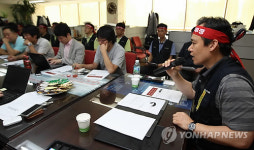 안택수 이사장 연임반대하는 노조