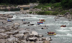 인제 내린천 래프팅 행렬