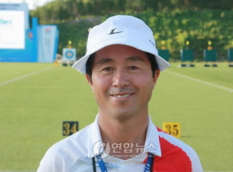 <올림픽> 이탈리아에 첫 金 안긴 석동은 양궁 감독