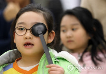 서울 초등생 44%가 안경 착용..수면부족 영향 커