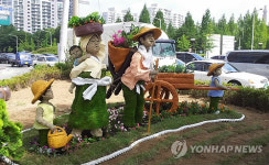 안양 범계사거리에 설치된 토피어리