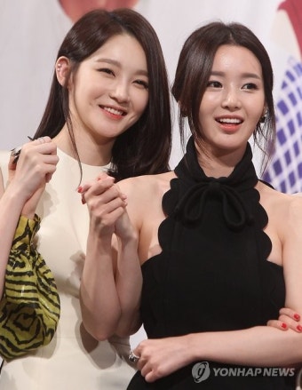 남규리-강민경, 손 꼭 잡고