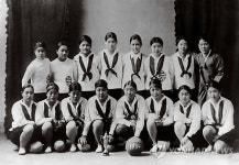 1934년 당시 이화전문학교 농구 선수들의 모습