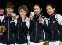 <올림픽> 변방 설움 딛고 시상대 오른 女에페팀