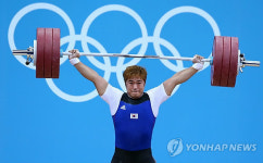 -올림픽-<역도> 김민재 남자 94㎏급 인상 한국新