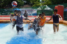 무더위엔 물 축구