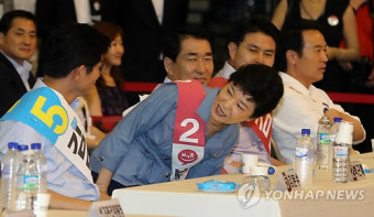 김문수 후보와 얘기하는 박근혜 후보
