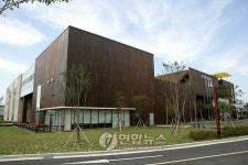폭염 속 도서관서 피서하고 지식쌓고 일석이조