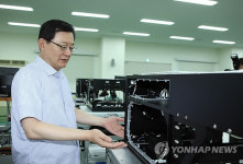 홍석우 장관, (주)이오테크닉스 현장방문