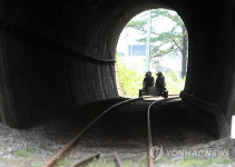 옛 경춘선 낭만 `솔~솔..레일바이크