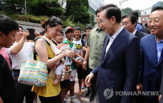 울릉도 방문한 이 대통령
