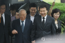 손학규, 백범 김구 선생 묘역 참배