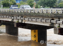 경기북부 집중호우..연천군 차탄교 수위 상승