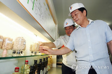 대두유ㆍ사료 공장 찾은 서규용 장관