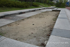 32억원들인 판교신도시 인공 실개천 무용지물