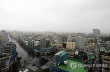  악천우 그늘 드리운 제주