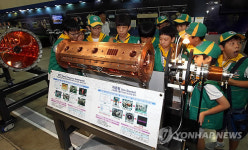 원자력 관람하는 어린이들