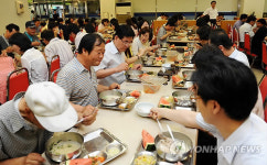 경기침체로 구내식당 `호황…유흥주점 `썰렁