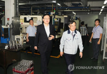 수출 중견기업인 와이지원 현장방문