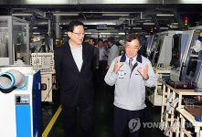수출 중견기업인 와이지원 현장방문
