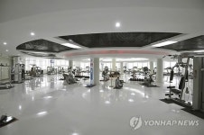 통일거리 운동센터 방문한 김정은 제1위원장