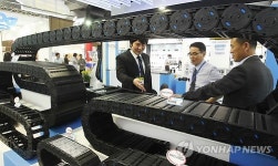 첨단정밀 기계가 다 모였다