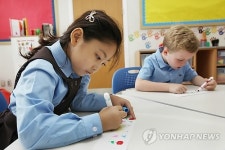 미술수업하는 NLCS Jeju  학생들
