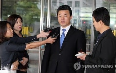 입장 밝히는 윤영석 의원